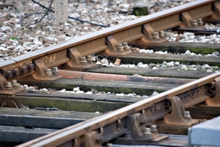 Felborult több gázolajat szállító vasúti tartálykocsi Vépen