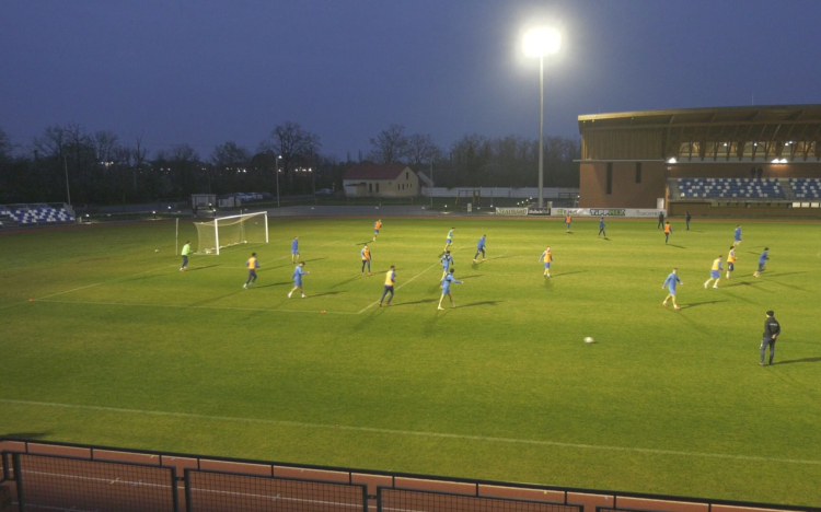 VILLANYFÉNYES PREMIER