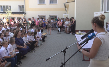 TANÉVZÁRÓ A KOVÁTSBAN-A KITŰNŐ TANULÓK KÜLÖNLEGES ELISMERÉSBEN RÉSZESÜLTEK