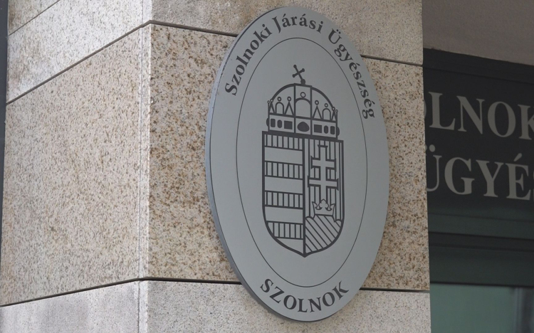 14 ÉVES FIÚT RABOLT KI A FÉRFI