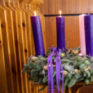 A második adventi gyertya meggyújtása