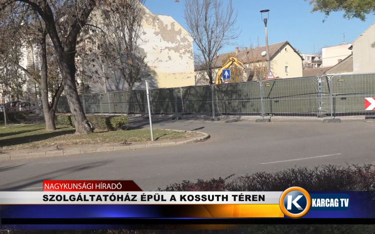 SZOLGÁLTATÓHÁZ ÉPÜL A KOSSUTH TÉREN