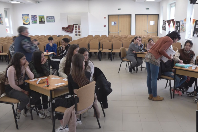 CIGÁNY NÉPISMERETI VETÉLKEDŐ A SZENT PÁL MARISTA ÁLTALÁNOS ISKOLÁBAN