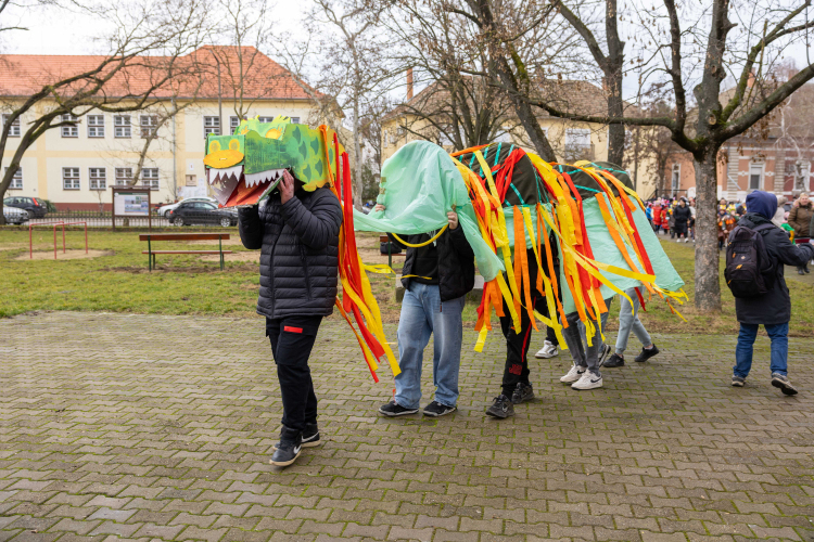 A Szent Pál Marista Általános Iskola farsangi felvonulása