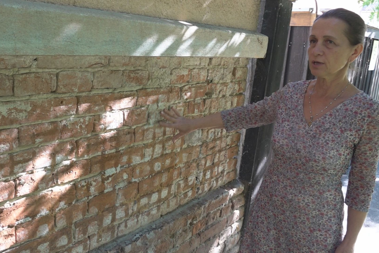 SZÉPÜL A GAZDAHÁZ