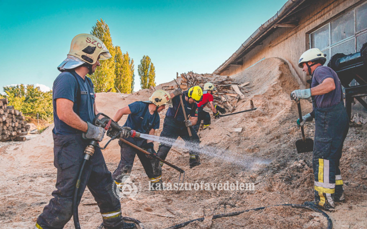  Faforgács égett egy törökszentmiklósi üzemben