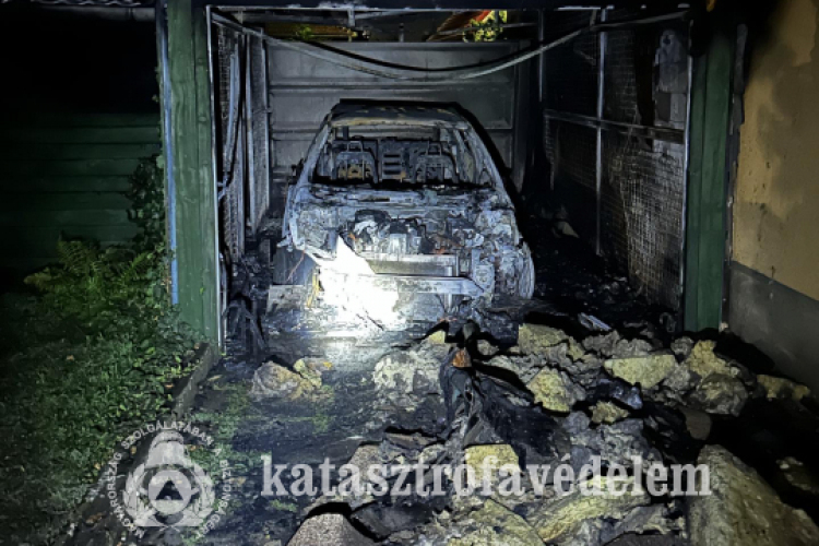 Kigyulladt egy garázs Szolnokon