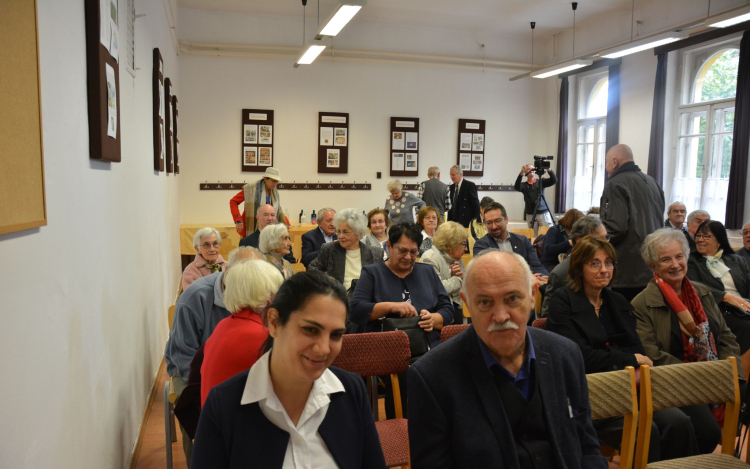 ÖREGDIÁK TALÁLKOZÓ ÉS DOMBORMŰ AVATÁS KATONA MIHÁLY TANÁR ÚR EMLÉKÉRE