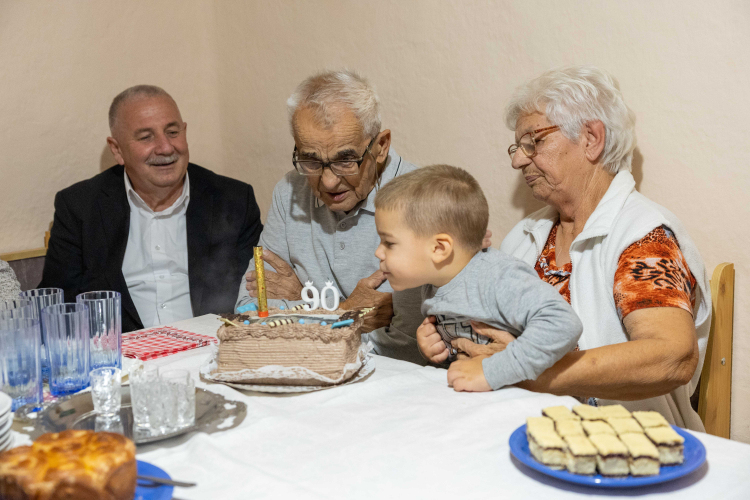 90. születésnapján köszöntötték Barta Sándort