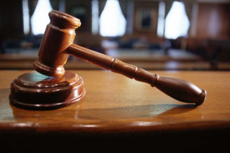 Elítélték a férfit, aki 21 éve fejbe lőtt és kirabolt egy vele szexuális kapcsolatban álló másik férfit