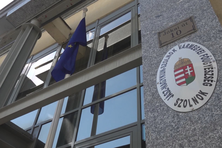 369 MILLIÓT SIKKASZTOTT MUNKAHELYÉRŐL