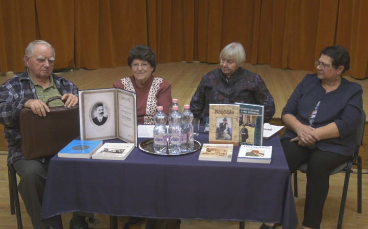 ÍRÓ-OLVASÓ TALÁLKOZÓ A VÁROSI CSOKONAI KÖNYVTÁRBAN