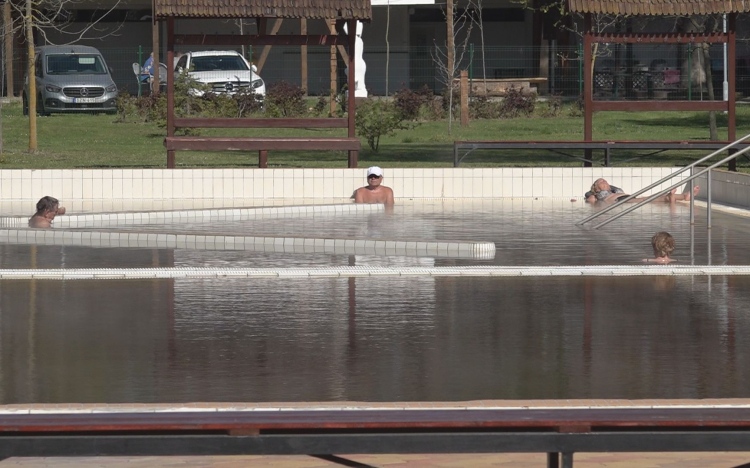 HAMAROSAN INDUL A NYÁRI SZEZON BEREKFÜRDŐBEN
