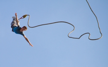 Halálos bungee jumping: egy brit turista hamarabb ugrott