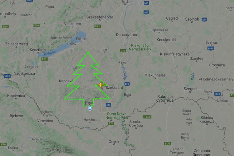 Magyarország legnagyobb karácsonyfáját rajzolták az égre magyar pilóták