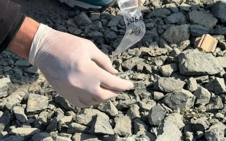 Azbesztszennyezés - Két területet zár le a GYSEV Szombathelyen a veszélyes anyagot tartalmazó kőzúzalék miatt