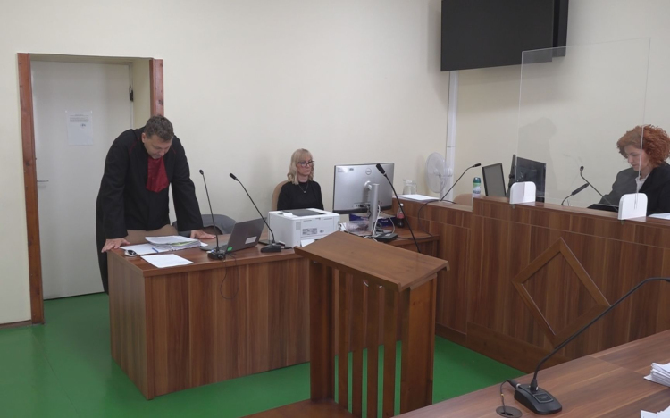 ELGÁZOLT KÉT IDŐS NŐT-MAJD TOVÁBBHAJTOTT