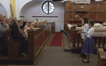 VARÁZSLATOS ZENE-A ZENE ÖSSZEKÖT