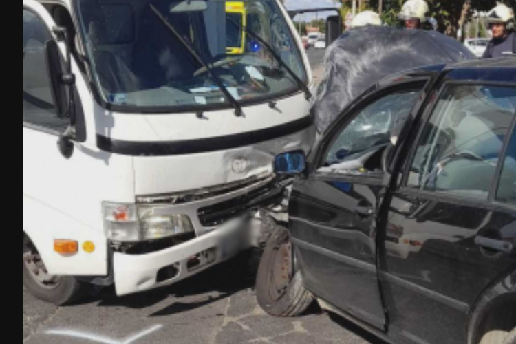  Kisteherautóval ütközött egy autó Túrkevén