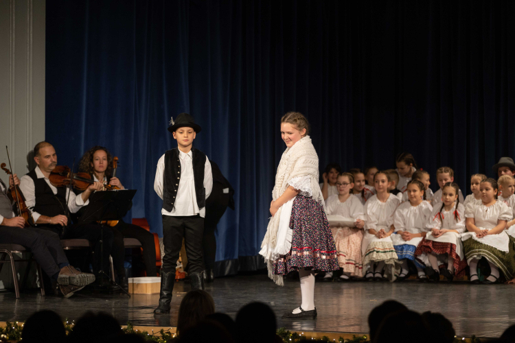 A második adventi gyertya meggyújtása