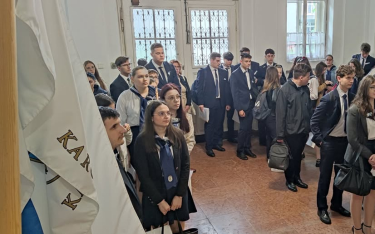ELKEZDŐDTEK AZ ÉRETTSÉGI VIZSGÁK