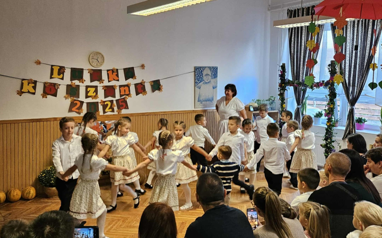 LURKÓ KÖSZÖNTŐ A CSOKONAI OVISOKKAL