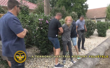 FEGYVERARZENÁL EGY TISZAÖRVÉNYI HÁZBAN