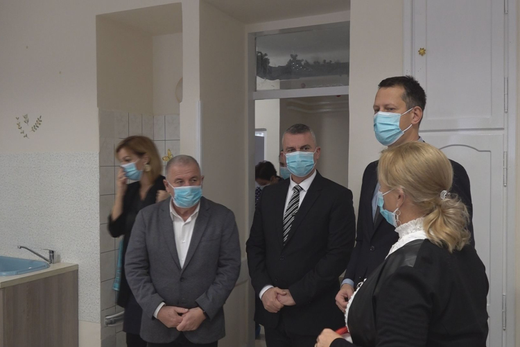 ÚJ RÉSZLEG A GÓLYAFÉSZEK OTTHONBAN