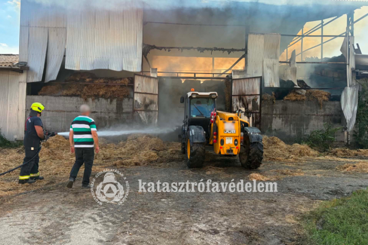  Továbbra is égnek a bálák Tiszasülynél