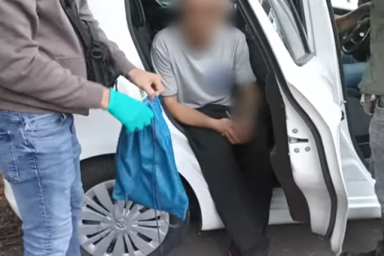 Tizenötmillió forintnyi drogot találtak egy dílernél