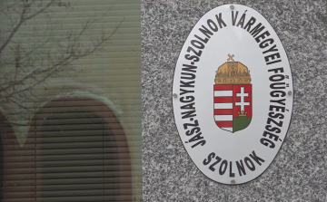 TOVÁBBRA IS LETARTÓZTATÁSBAN MARAD