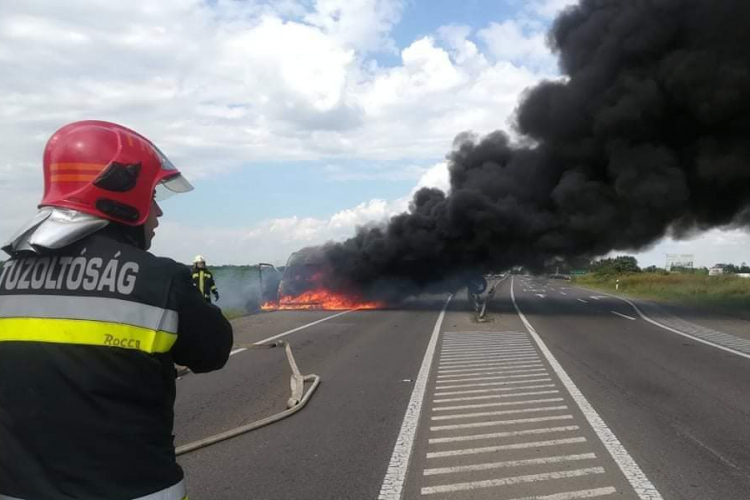  Szőnyegszállító furgon égett a 4-es főúton