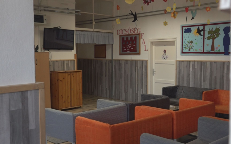 SIKERES PÁLYÁZAT ÁLTAL ÚJUL MEG A KOLLÉGIUM ÉPÜLETE KISÚJSZÁLLÁSON