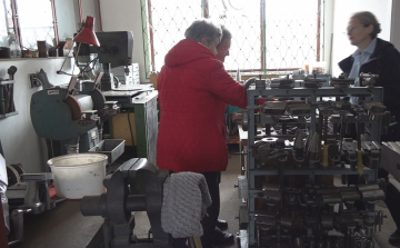 KOVÁCSMŰHELYBE LÁTOGATTAK