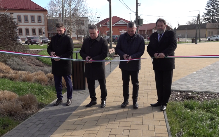 MEGÚJULT FEGYVERNEK KÖZPONTJA