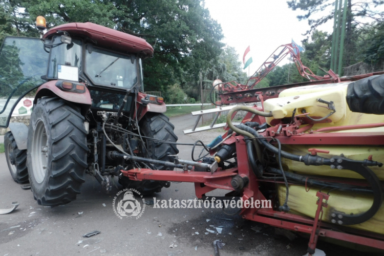  Kamionnal ütközött egy traktor Karcagon