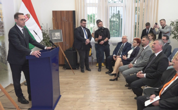 KORTÁRS REMEKMŰVEKKEL GAZDAGODOTT KARCAG