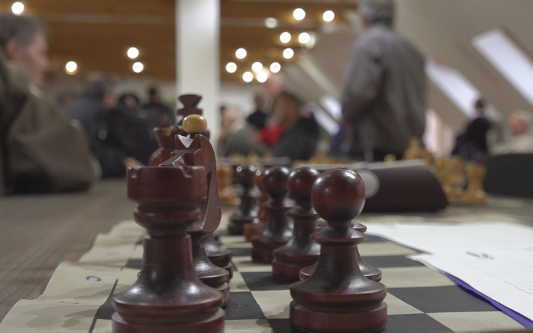 SAKKVERSENY BEREKFÜRDŐN