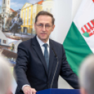 A Magyar Nemzeti Bank kortárs műgyűjteményéből érkeztek képek Karcagra