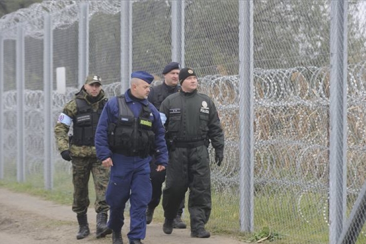 Megkezdték a szolgálatot a lengyel határőrök a magyar-szerb határon