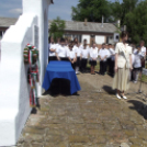 Koszorúk az emlékhelyen