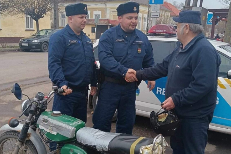 A NÁDASBAN REJTETTE EL A LOPOTT MOTORT 