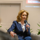 Ferencz Orsolya űrkutató, űrkutatásért felelős miniszteri biztos lakossági fóruma