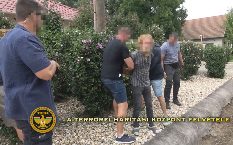 FEGYVERARZENÁL EGY TISZAÖRVÉNYI HÁZBAN
