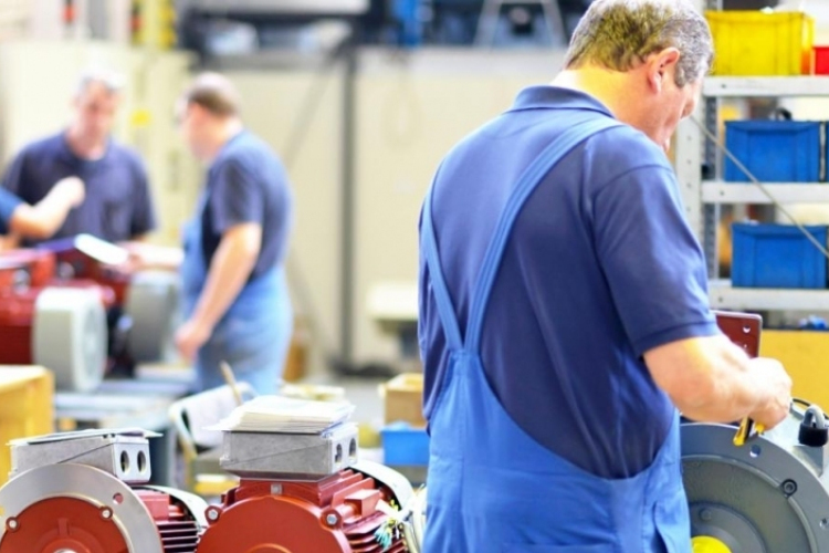 19 százalékkal nőtt a fizikai dolgozók átlagos órabére a második negyedévben