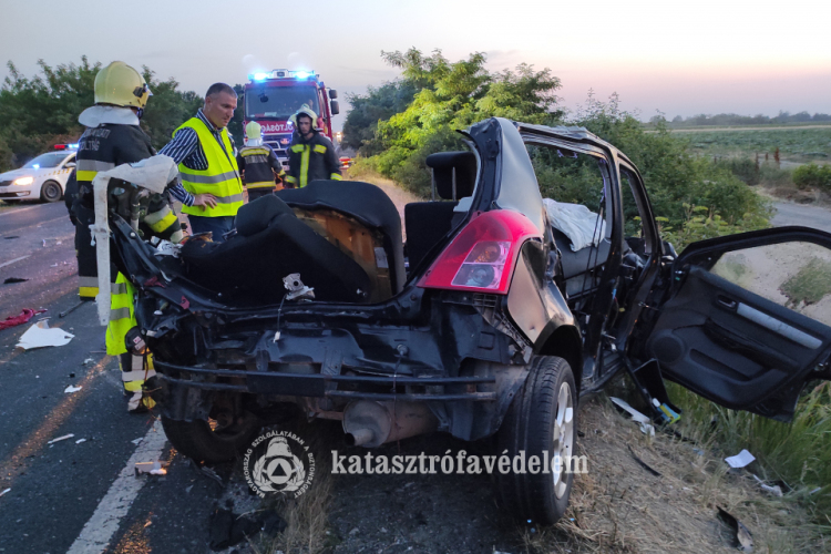 BUSZNAK HAJTOTT EGY FÉRFI A 4-ES SZÁMÚ FŐÚTON