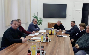 Egyeztetés a szociális tűzifáról Karcagon