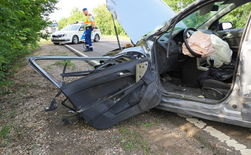  Kamionnal ütközött egy autó Kunszentmárton-Kungyalunál