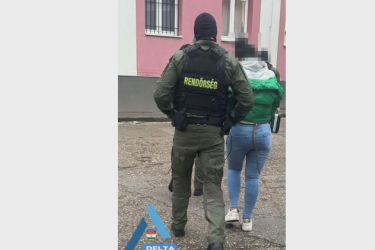 ŐRÍZETBEN EGY JÁSZAPÁTI DÍLERNŐ